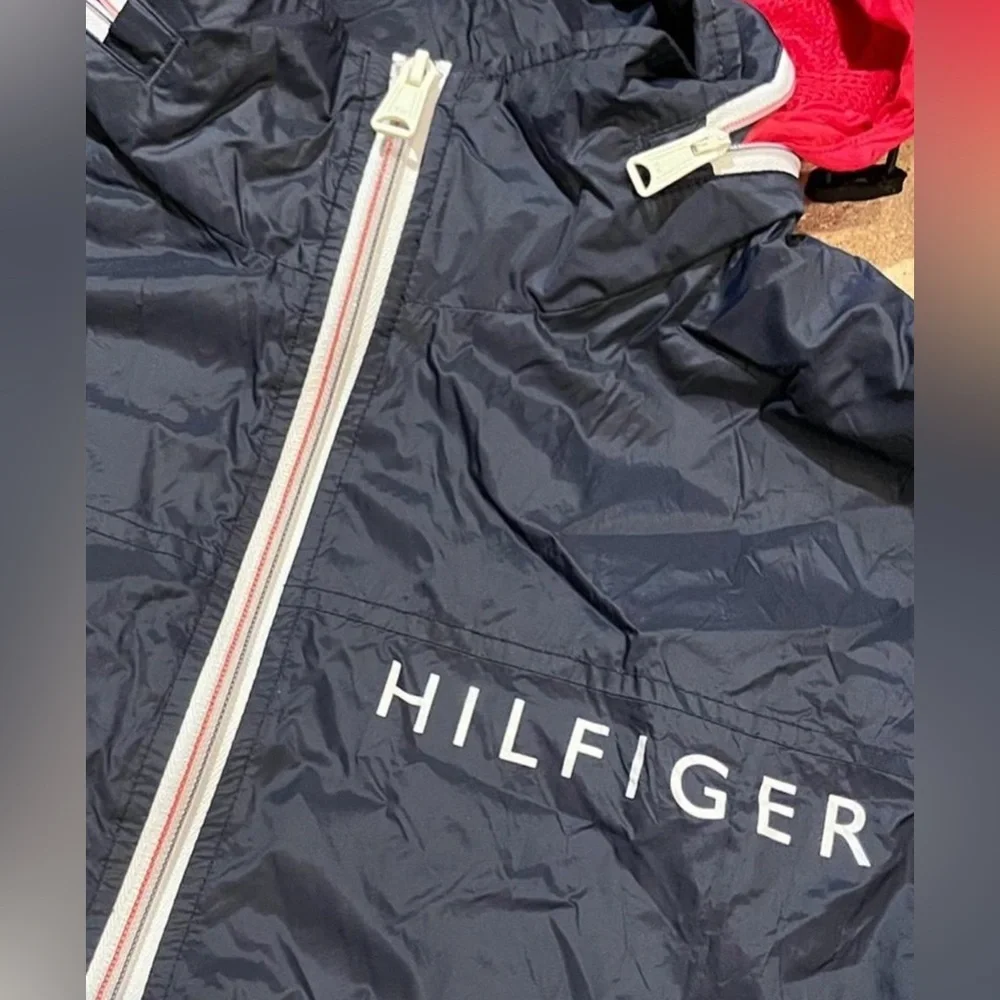 Tommy Hilfiger Men’s Navy Windbreaker with Red Detachable Hood Preppy Y2K